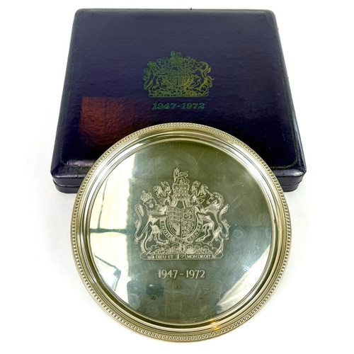 696 - An originally boxed Royal commemorative hallmarked silver salver, Royal Silver Wedding 1947-72, Birm... 