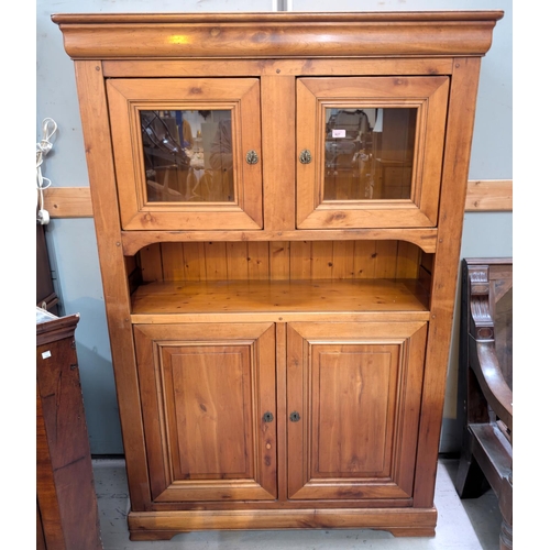 927 - A modern light cherry wood buffet sideboard with double cupboard above with glazed panels, and doubl... 