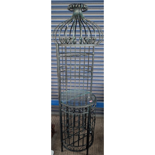 1043 - A large wrought metal wine rack with a serving area above with glass surface and shelf