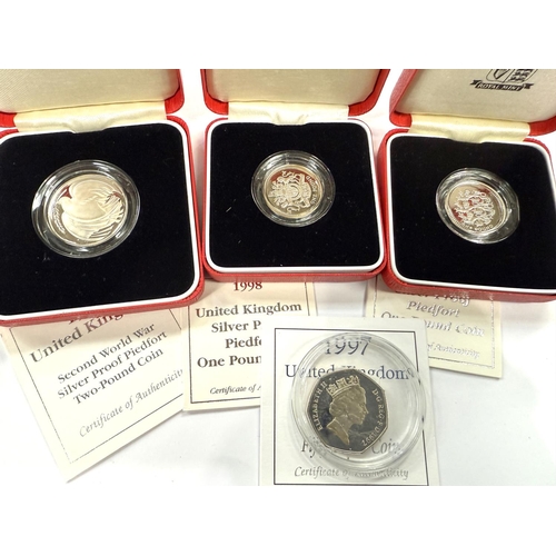 277 - GB: £2 silver proof piedfort Peace, 1995 and 50p piedfort 1997; £1 silver proof piedfort... 