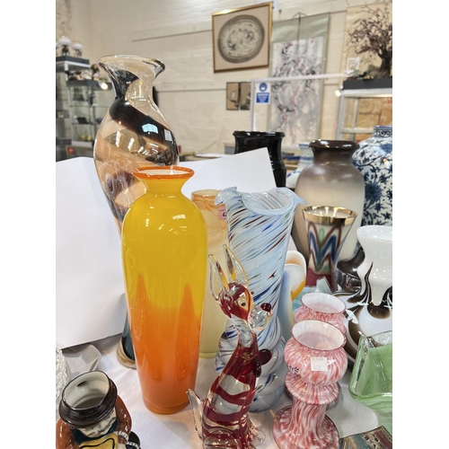 422 - A selection of decorative modern coloured glass vases etc.