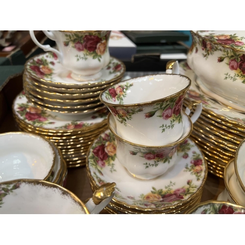 473A - A very large collection of Royal Albert Old Country Roses dinner and tea ware with tureens, teapot, ... 