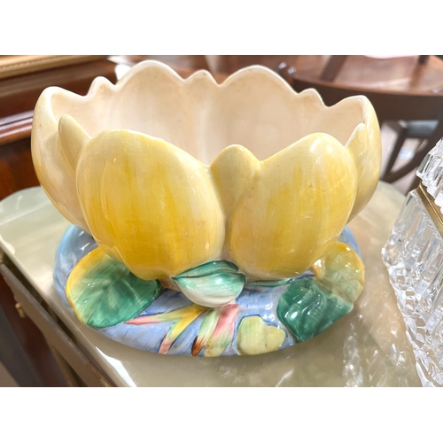 550B - A Clarice Cliff water lily bowl and a glass trinket box.