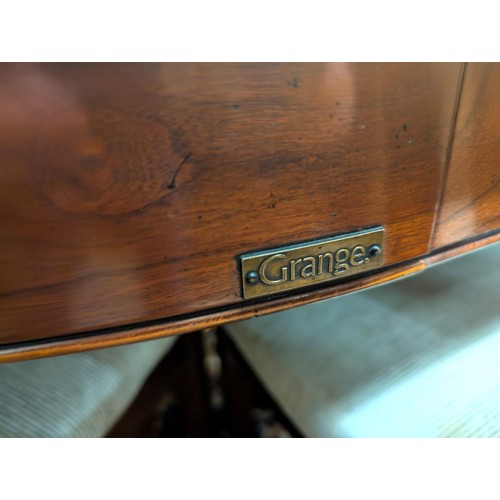 959 - Good quality reproduction mahogany table and chairs.