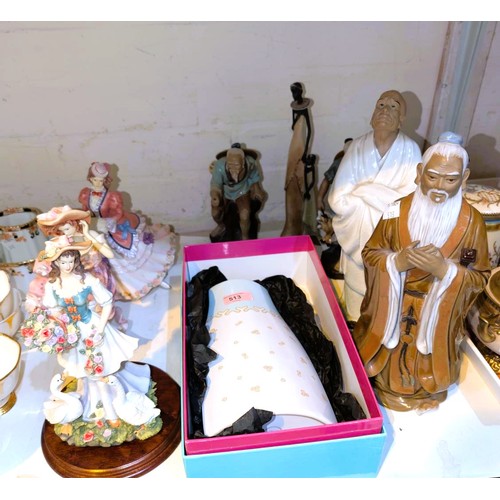 513 - A Royal Albert boxed Zandra Rhodes vase, 4 ceramic Chinese figures and a collection of Leonardo resi... 