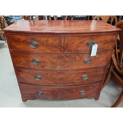 842A - A Georgian figured mahogany bow front chest of 3 longs nd1 2 short drawers