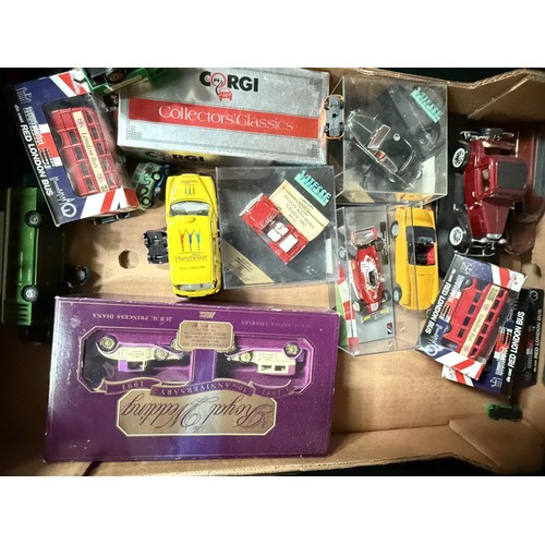 371 - A selection of boxed and loose diecast vehicles.