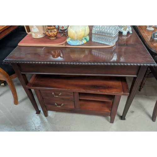 1025 - A mahogany writing table with gadrooned edge with square tapering legs