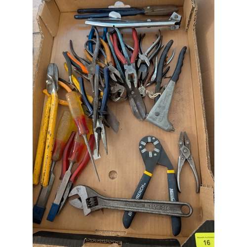 16 - Hand tools, collection of pliers, chisels, cutting tools etc.