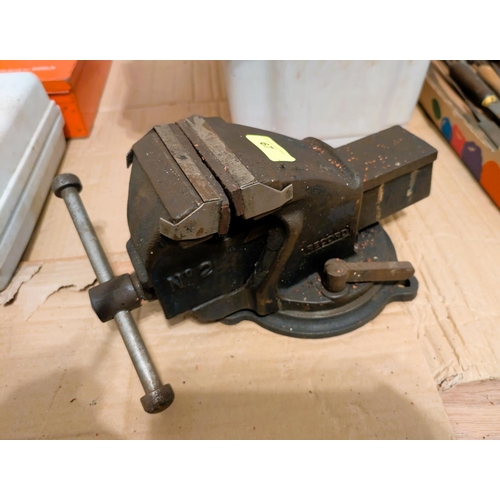 67 - A 360 Record No2 vice bench clamp.