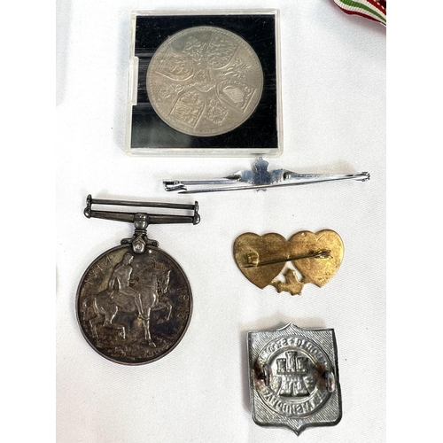 156 - A single WWI medal to D. CLEWER, B.R.C. & S.T.J.J. another to 160856 Gnr V. Taylor R.A. a Victor... 