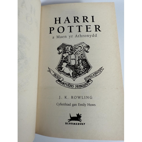 288 - J. K. Rowling 'Harry Potter a Maen yr Athronydd' First Edition Welsh language version of 'The Philos... 