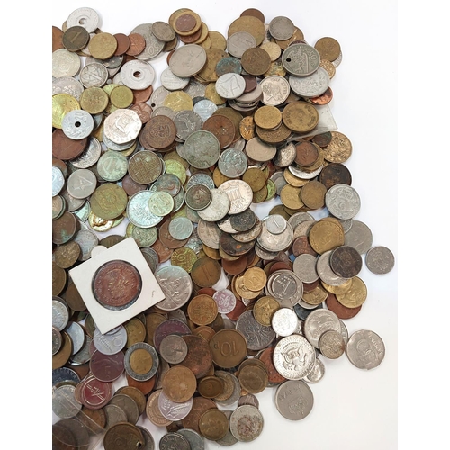 338 - A large quantity of world coins.