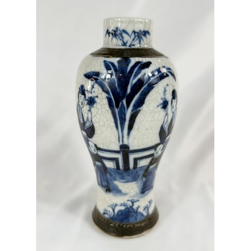 445 - A Chinese blue and white crackle glaze vase, circa 1900, height 22cm.