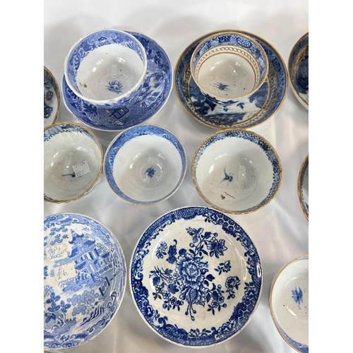 465 - A large collection of English blue and white tea bowls and sauces.