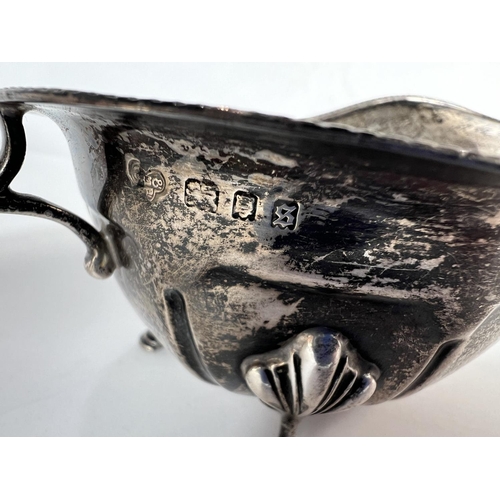 717 - Two hallmarked silver sauce boats on hoof feet, 6.6 oz