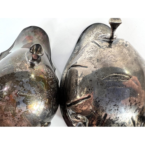 717 - Two hallmarked silver sauce boats on hoof feet, 6.6 oz