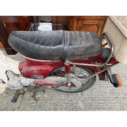 1 - A Honda Cub 90 Economy vintage scooter (from deceased estate no paperwork but keys present)85cc, Jul... 