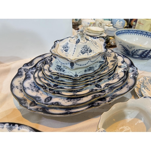 533 - A large 19th century blue transfer printed dinner service 'Lorraine' by Albion Pottery