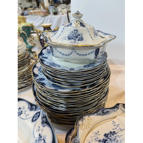 533 - A large 19th century blue transfer printed dinner service 'Lorraine' by Albion Pottery