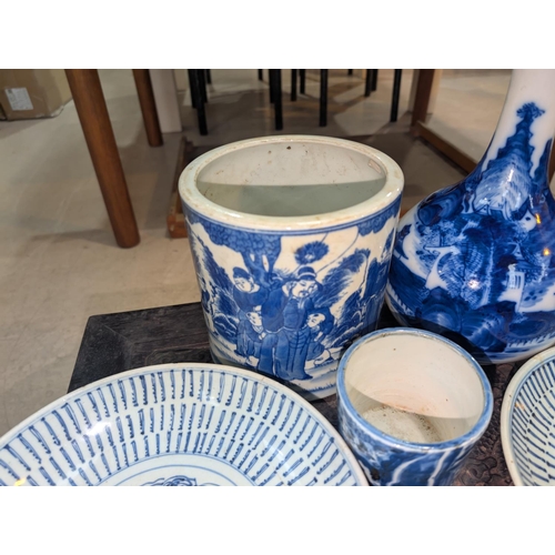 432A - A Chinese blue and white scholars brush pot, a selection of blue and white Chinese ceramics.