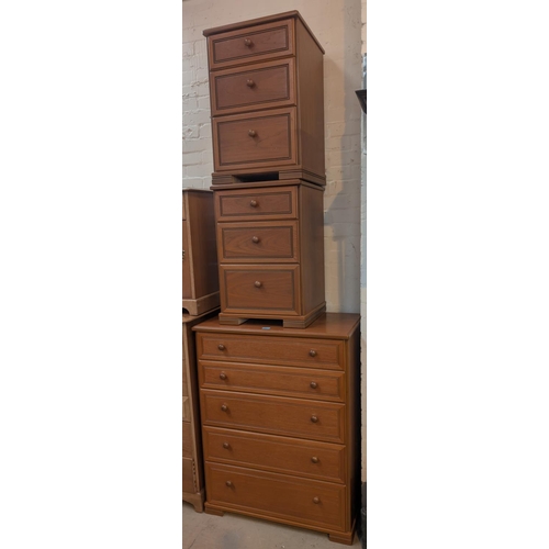 995 - A modern teak 4 height chest of drawers and a pair of matching bedside cupboards