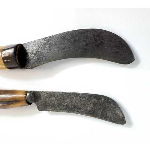 199 - Two Georgian fixed blade pruning and wad cutter knives, one with the name 'Saynor' on blade.