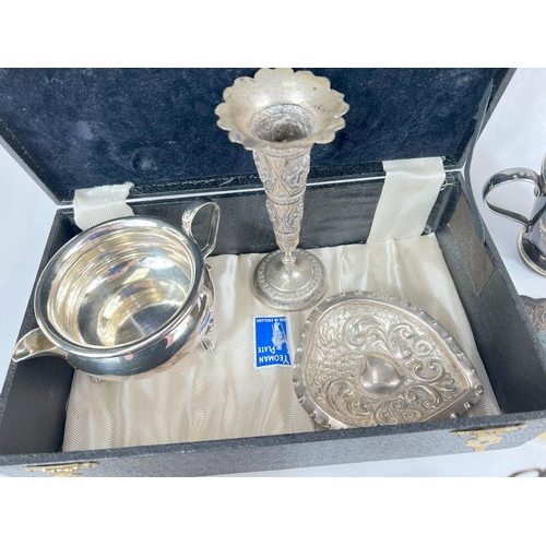 706 - A hall marked silver heart shaped trinket dish, an Indian silver vase and a selection of white metal... 