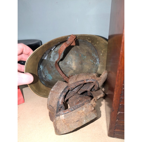 207A - A late 19th/ early 20th century brass fireman's helmet leather interior loose 