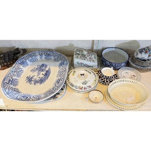 554 - An 18th century Wedgwood creamware oval basket with pierced border and a matching dish, 3 transfer d... 