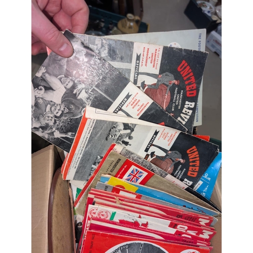 260A - A set of 1960's MUFC and Stockport County programmes, other football related and sports related annu... 