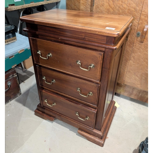 965 - A dwarf mahogany 3 height chest of drawers.