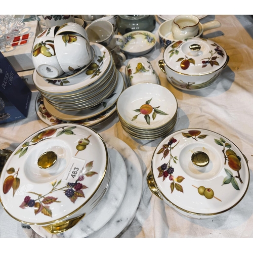 701 - A collection of boxed and loose Royal Worcester Evesham pottery and other dinnerware etc.