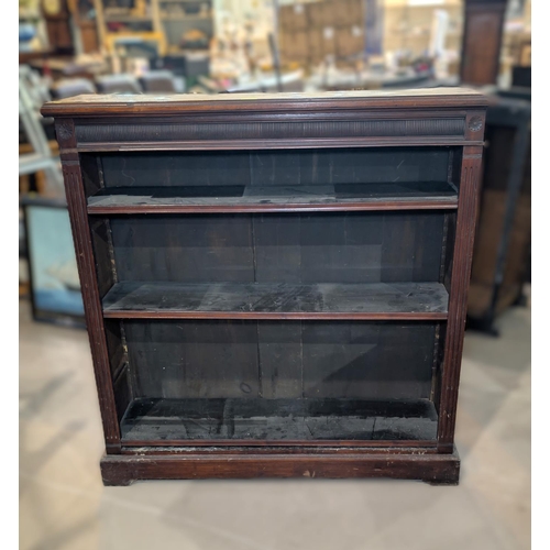 1027 - A late Victorian walnut bookcase with reeded frieze, 3 adjustable shelves, width 107cm.