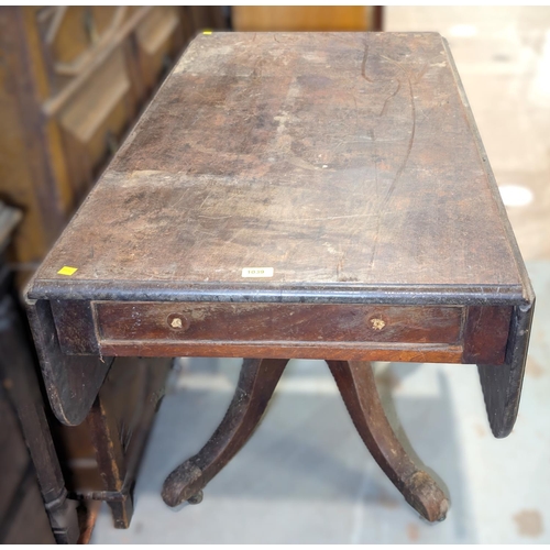 1039 - An early 19th century mahogany Pembroke table with false frieze drawer on central turned column and ... 