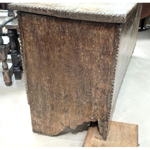 1047 - An early 18th century 4 plank oak chest with hinged lid, width 138cm (front legs cut down)