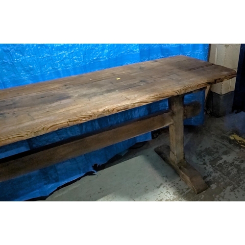 1051 - A late 17th/early 18th century long refectory style plank top banqueting dining table on stretcher a... 