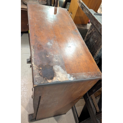 1058 - A Victorian mahogany chest of 4 long and one frieze drawer with knob handles, width 106cm.