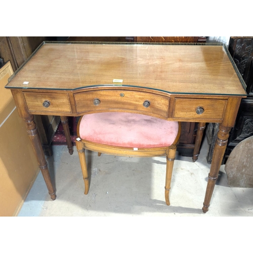 1091 - A period-style mahogany concave front side/dressing table with brass gallery, plate glass protector,... 