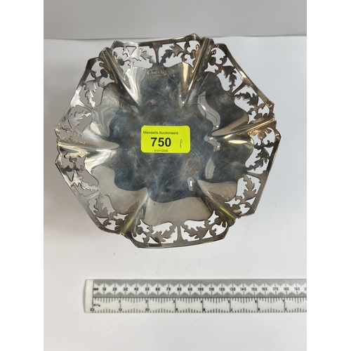 750 - A hallmarked silver pedestal bon-bon dish with pierced border, Sheffield 1964, 7 oz.