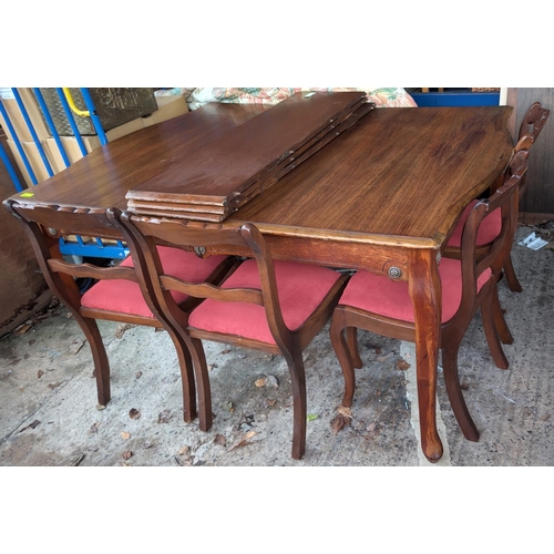 1095 - A mahogany Queen Anne style extending dining table with 6 chairs and 3 spare leaves.