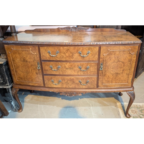 959 - A mid 20th century Georgian style burr walnut sideboard in the Epstein manner, with two cupboards an... 