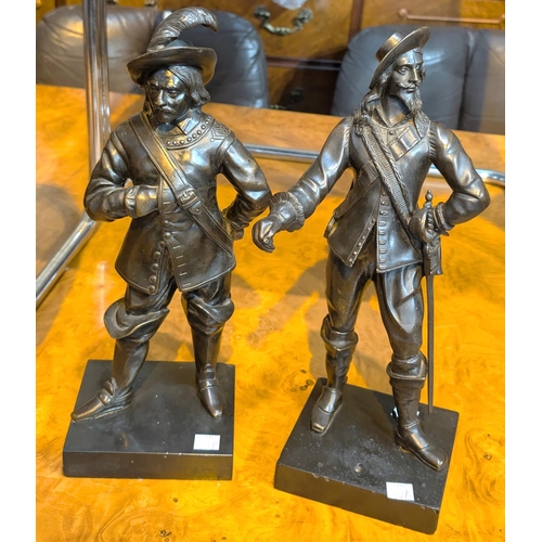 907A - A pair of 19th century French bronze sculptures of cavaliers on marble bases, ht. 36cm