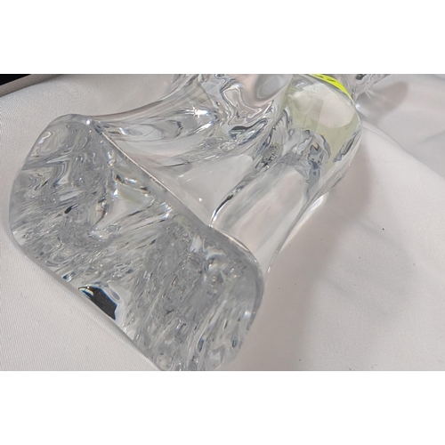 637 - A French glass giraffe with etched Daum signature