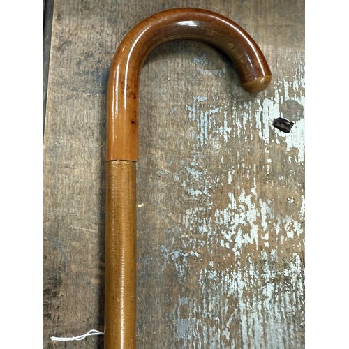 169 - An early 20th Century turned wood walking stick concealing an umbrella, 91cm.