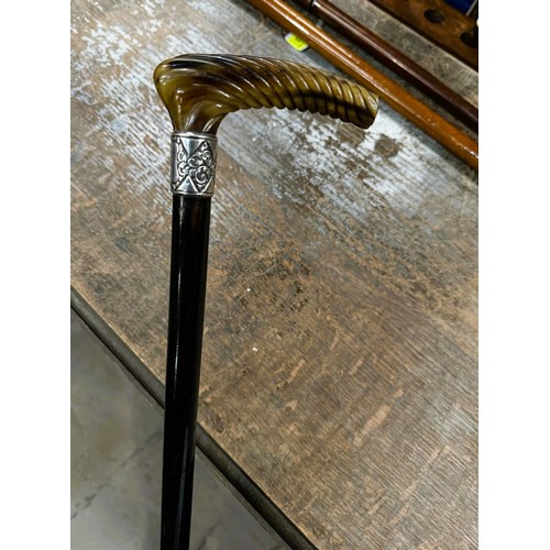 175 - A 19th Century ebonised walking stick with spiral twist carved horn handle, 91cm.