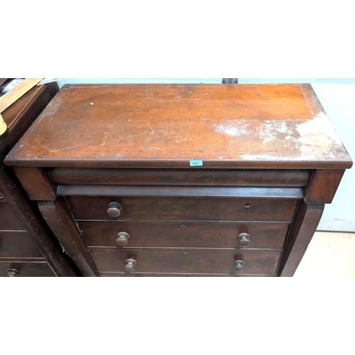 1011 - A Victorian mahogany chest of 4 long and one frieze drawer with knob handles, width 106cm.