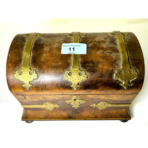 11 - A 19th century burr walnut dome top tea caddy with brass fittings, 2 internal compartments, length 2... 