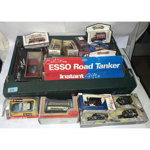 273 - A collection of boxed diecast vehicles.