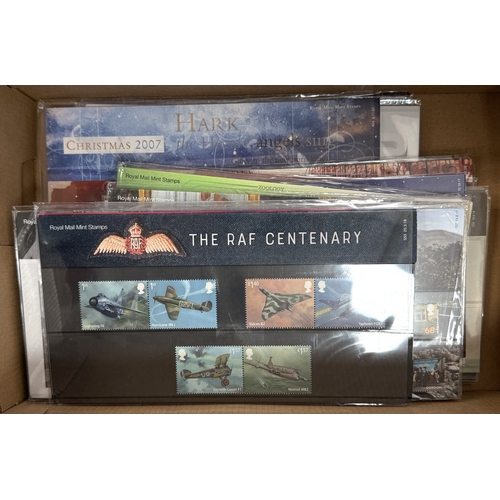 195A - GB stamps, mint presentation packs x 29 (face value £379)